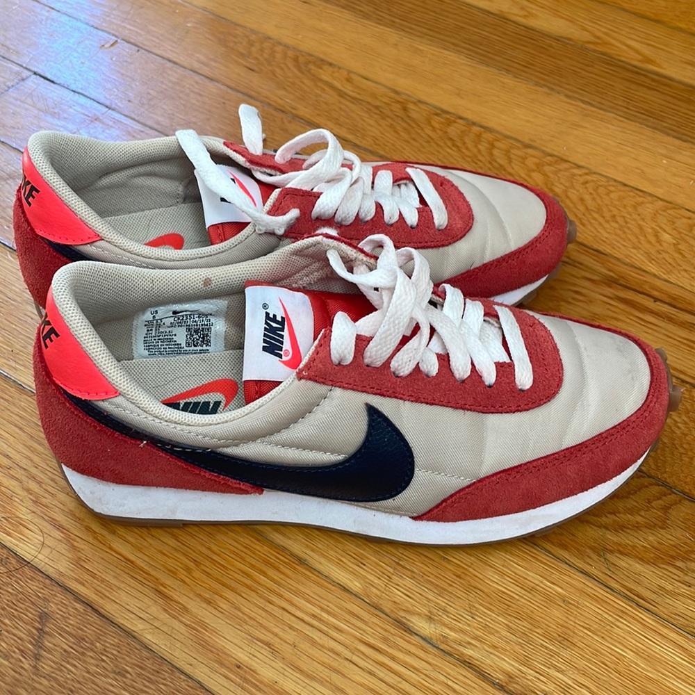 Nike daybreak sneakers size 6